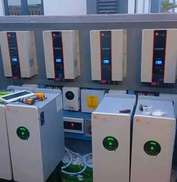 Multiple inverters and battery storage units